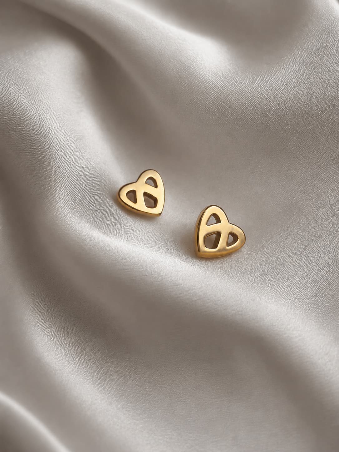 Nouvelle petite studs 18k